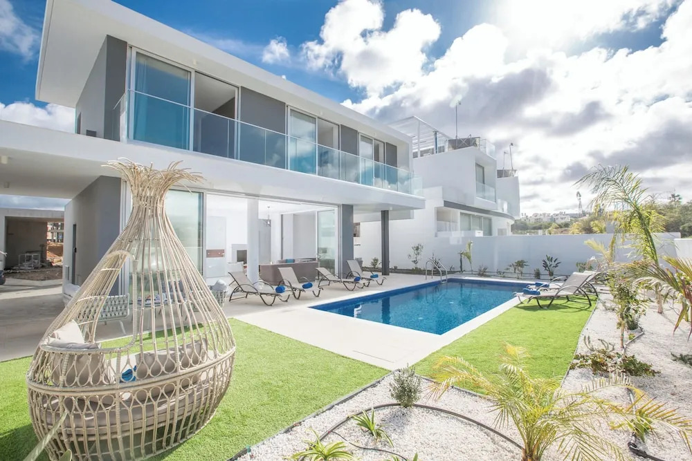 Villa Prol26, Stunning 3bdr Protaras Villa With Pool, Close to Fig Tree Bay