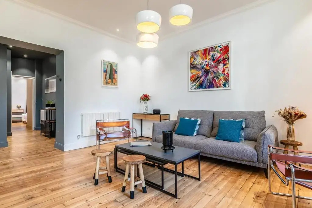 Haussman -Elegant 2 bedrooms flat in the heart of Biarritz- Parking