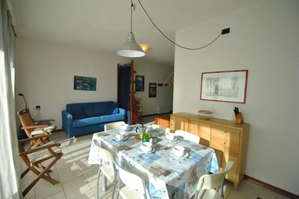 In vacation residence , 40 mt from the sea, apartment for 4-6 people, on the first floor with terrac-Villa Marina - INT. 4 trilo Levante