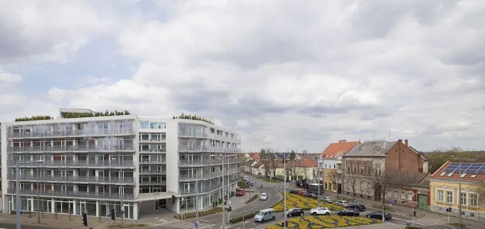 Parizs Garden Apartments