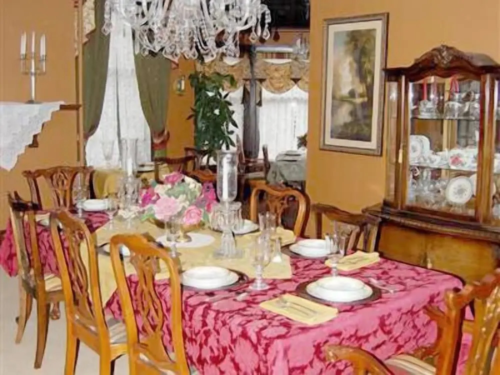Schuster Mansion Bed & Breakfast