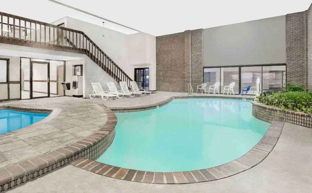 Travel Inn & Suites