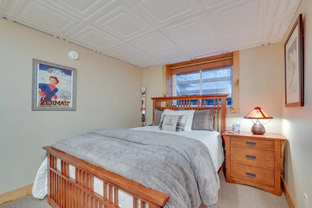 Ski-in/ski-out w/ Sauna in Jay Ski Peak Resort!