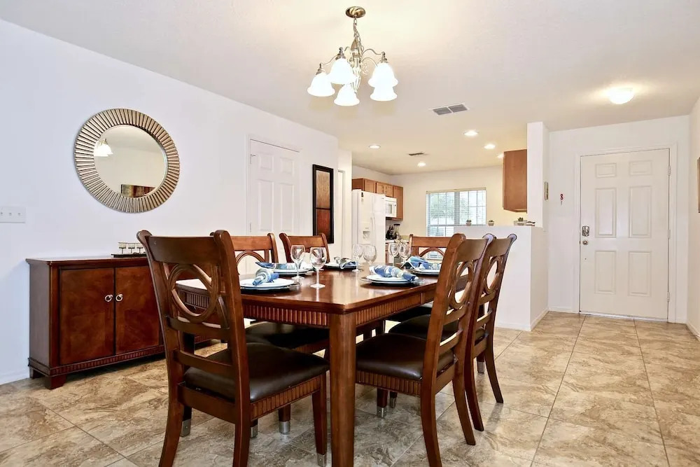 3207 Compass Bay