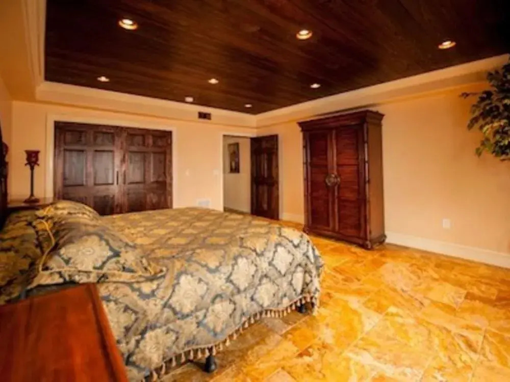 Gulfside Luxury Condo by RedAwning