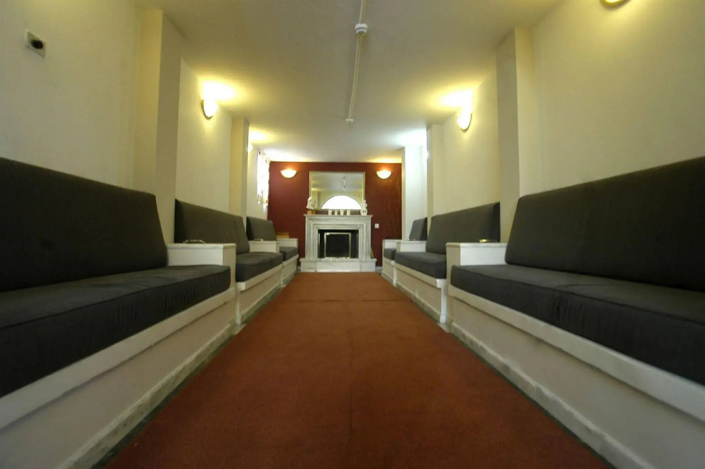 Ilis Hotel