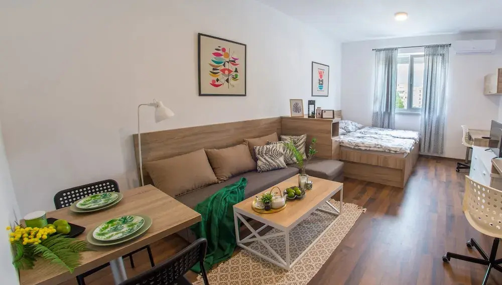 Green Leaf Apartment