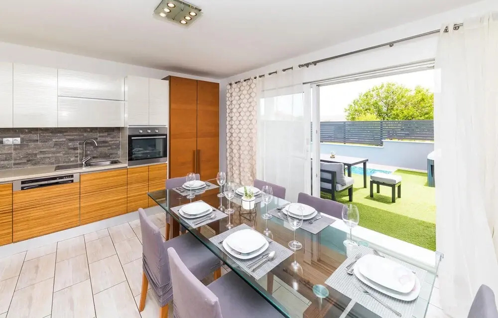 Nice Home in Kastel Novi With Sauna, Wifi and 8 Bedrooms