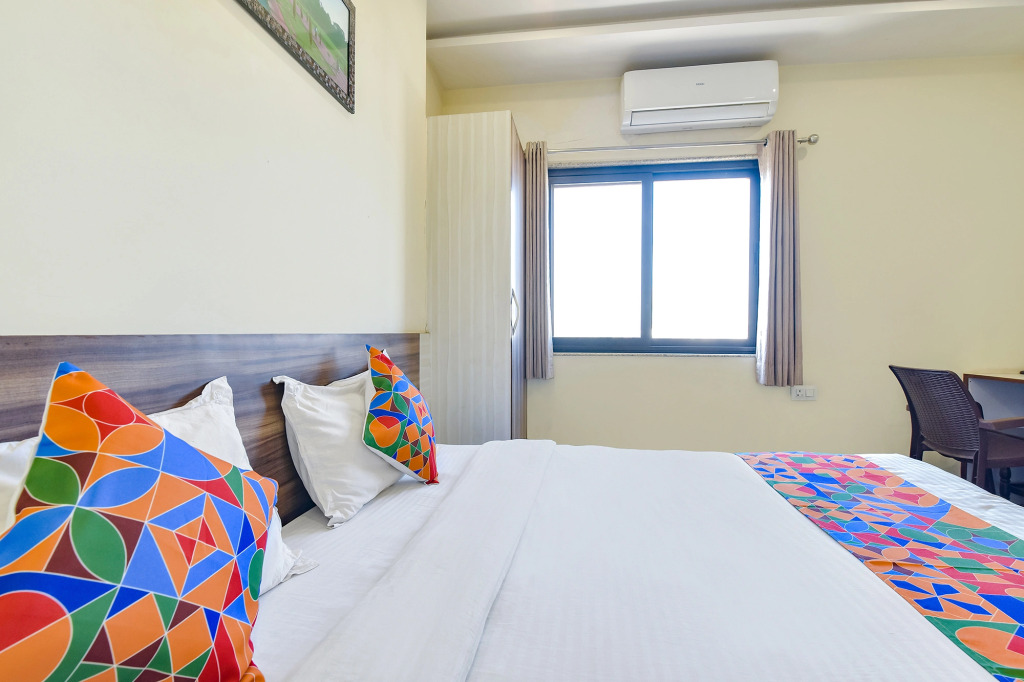 Fabhotel Vardan Villa