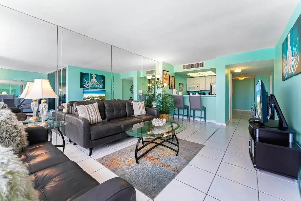 Palm Bay Club By Beachside Management