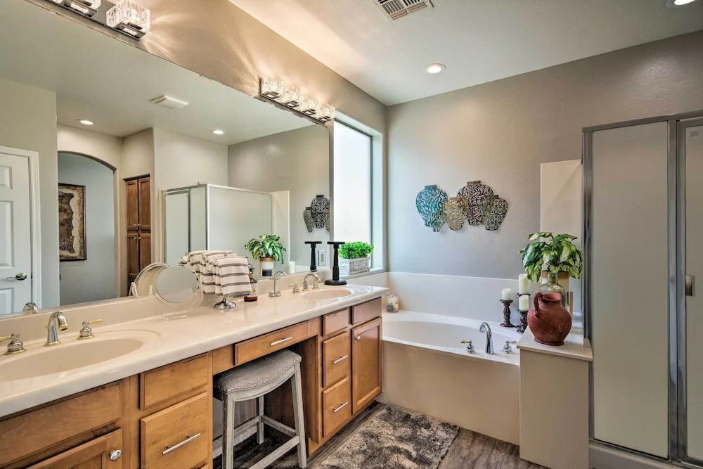 Group Fun in Glendale! Getaway w/ Private Pool