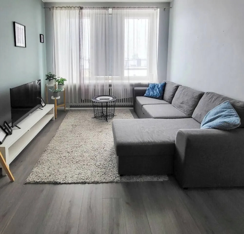 2ndhomes Central 1BR Top Floor Home