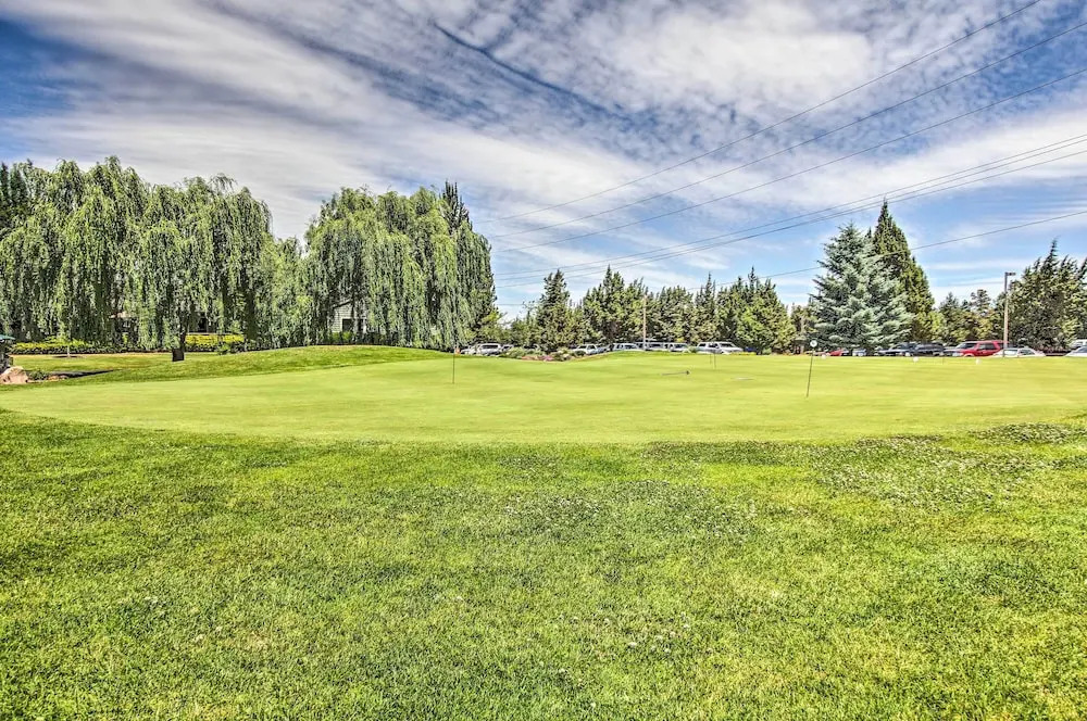 Charming Redmond Townhome w/ Resort Amenities