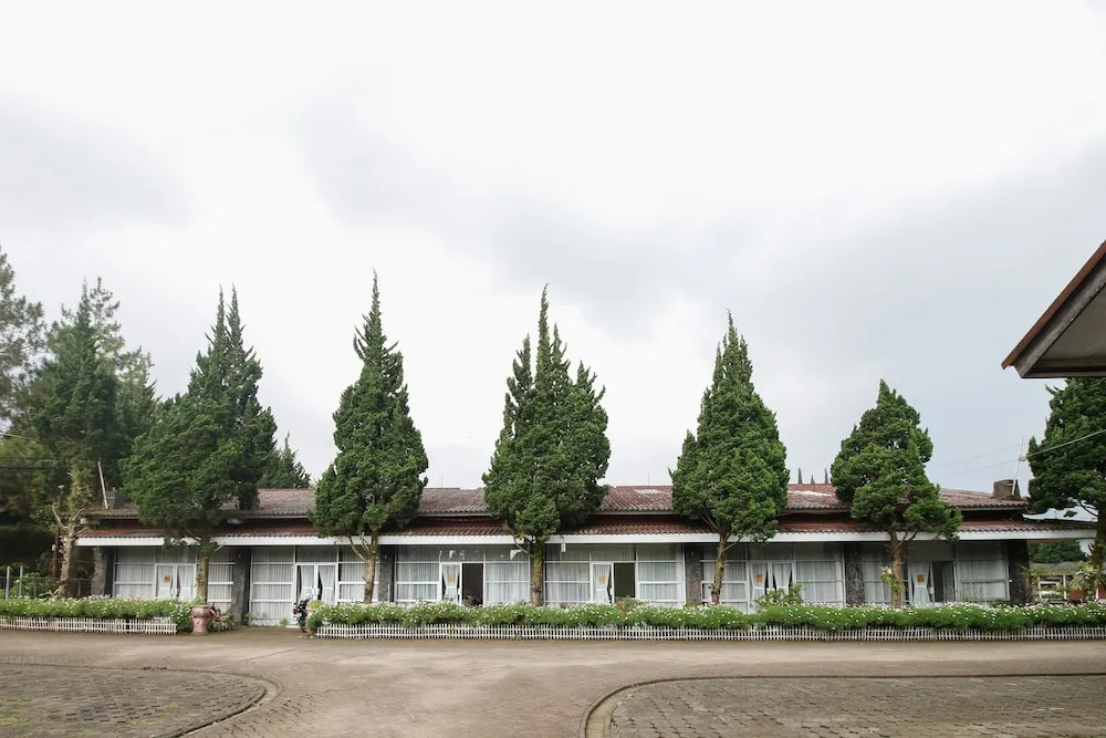 Airy Lembang Villa Istana Bunga Tulip Bandung