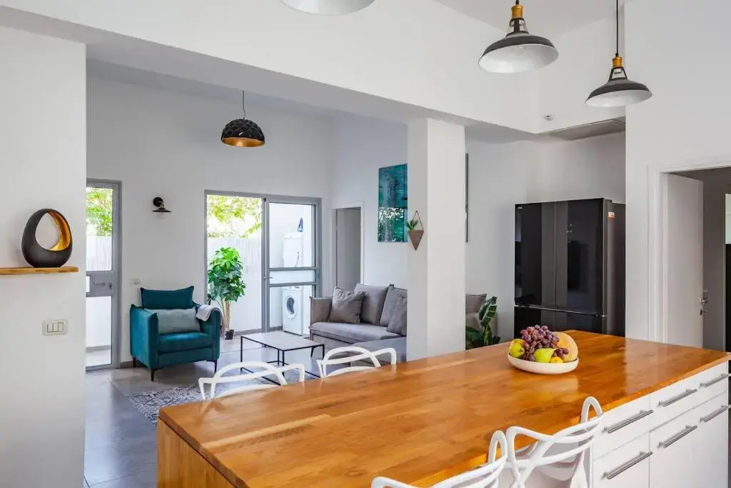 Beautifully Renovated 2BR with Balcony Beachfront*
