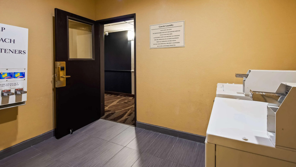 Best Western Windsor Pointe Hotel & Suites-Frost Bank Center