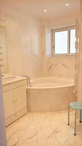 Stunning flat overlooking Villefranche Bay