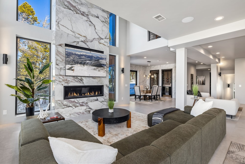 Bunker Hill Estate 6 Bedroom Home