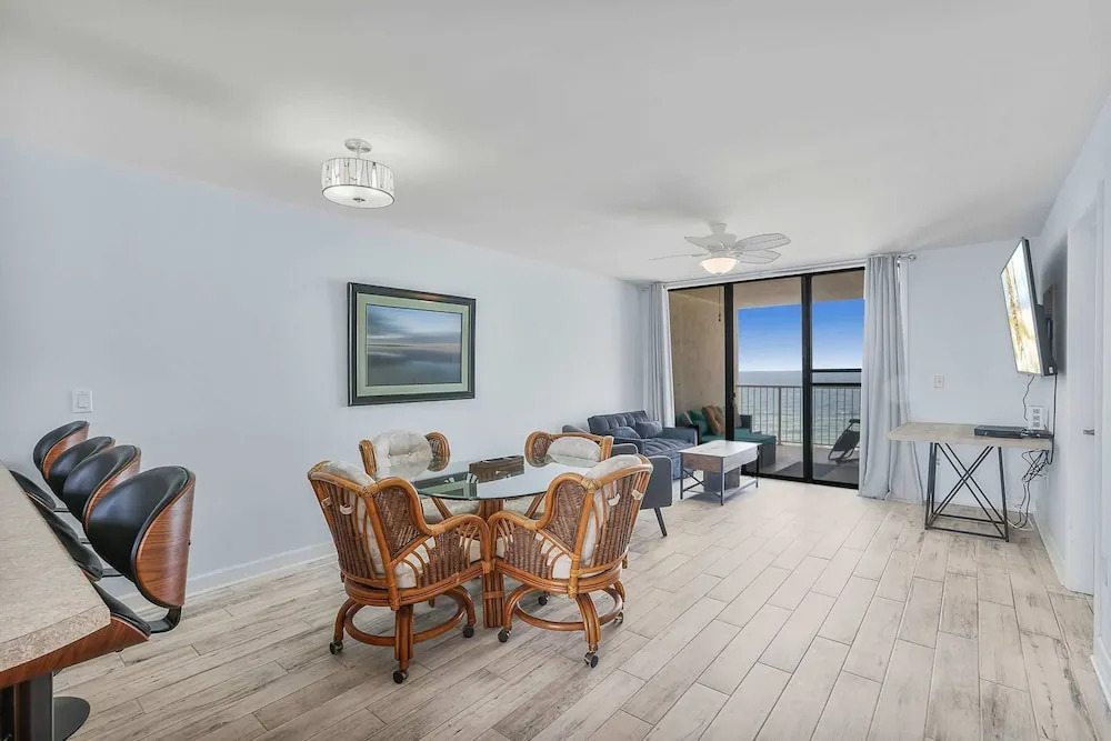Seaside Beach 3902- 2 BR Direct Beachfront Condo With Pool Sauna Amazing Ocean View Balcony