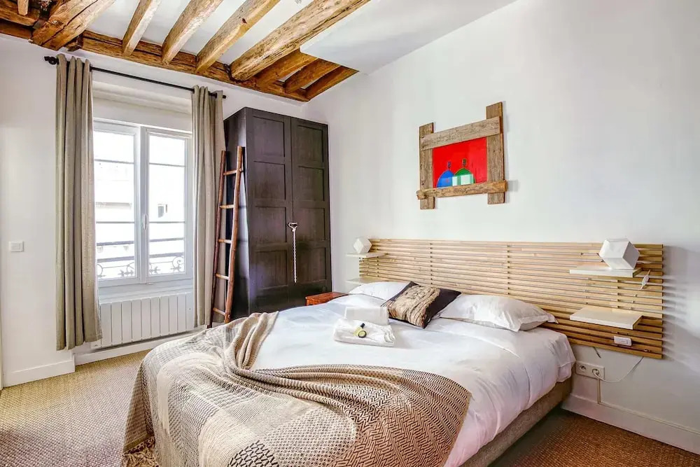 Loft-inspired Flat Near Montmartre, Sleeps 4