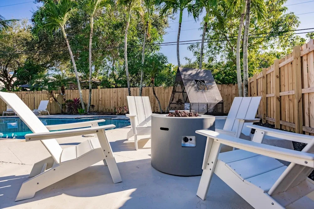 Fox Lagoon Pool Spa Villa 6BD Luxury Stay
