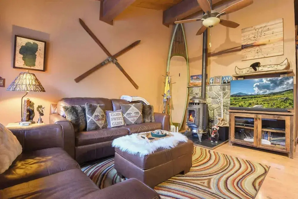 North Lake Tahoe Alpine Retreat 5 Min to Skiing!