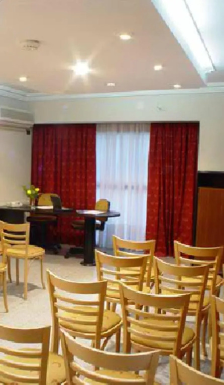 Reina Victoria Suites & Towers