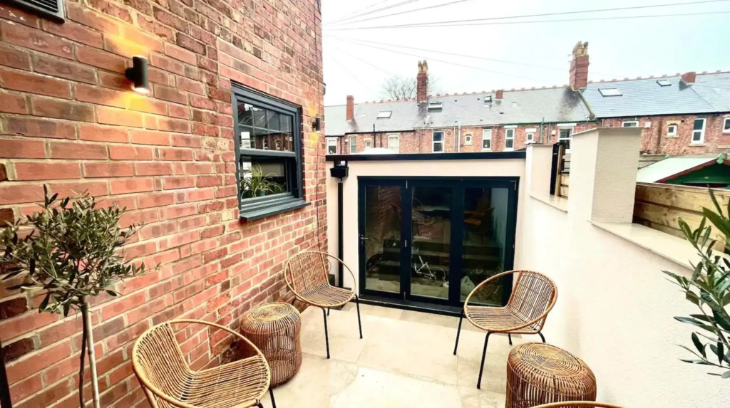 Luxury Coastal 3 Bed FAMILY Home In Whitley Bay - 5 Min To The Beach - Sleeps 8