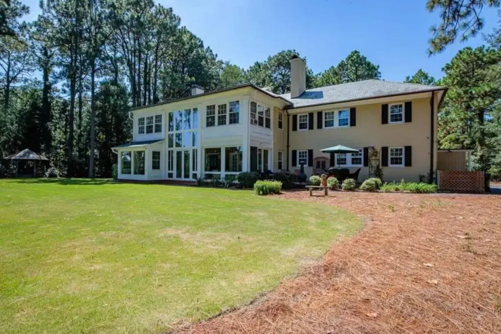 Knollwood House Bed & Breakfast