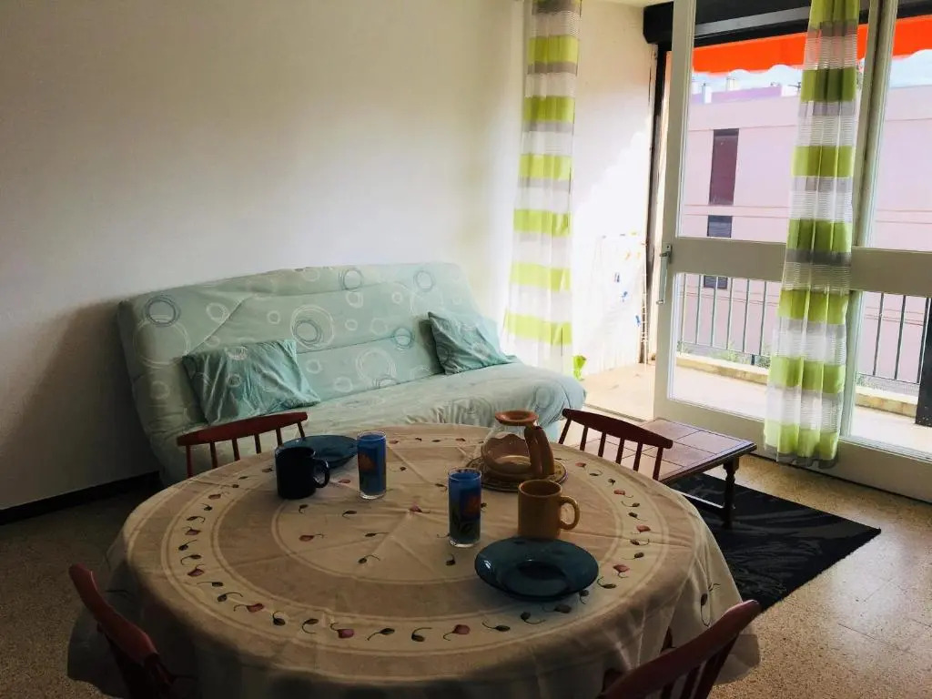 Joli studio avec terrasse proche du port de Saint Cyprien -3RM168