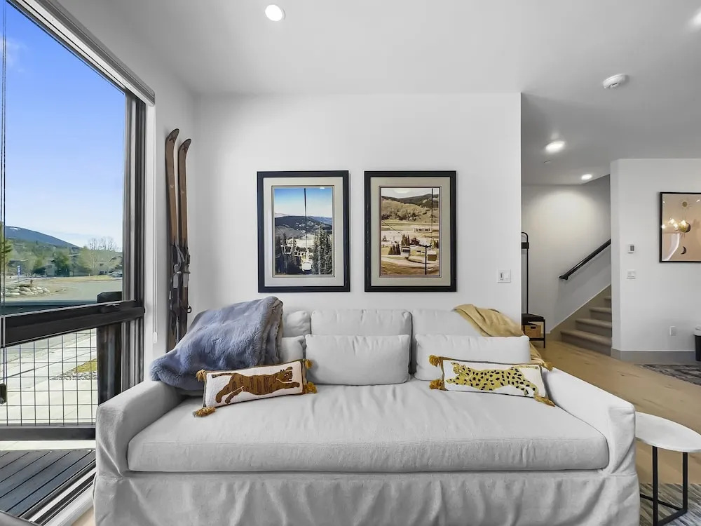541 Center Circle 3br 3.5ba 3 Bedroom Townhouse by RedAwning
