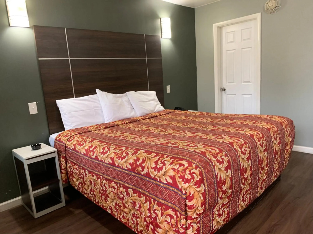 Red Carpet Inn - Norristown