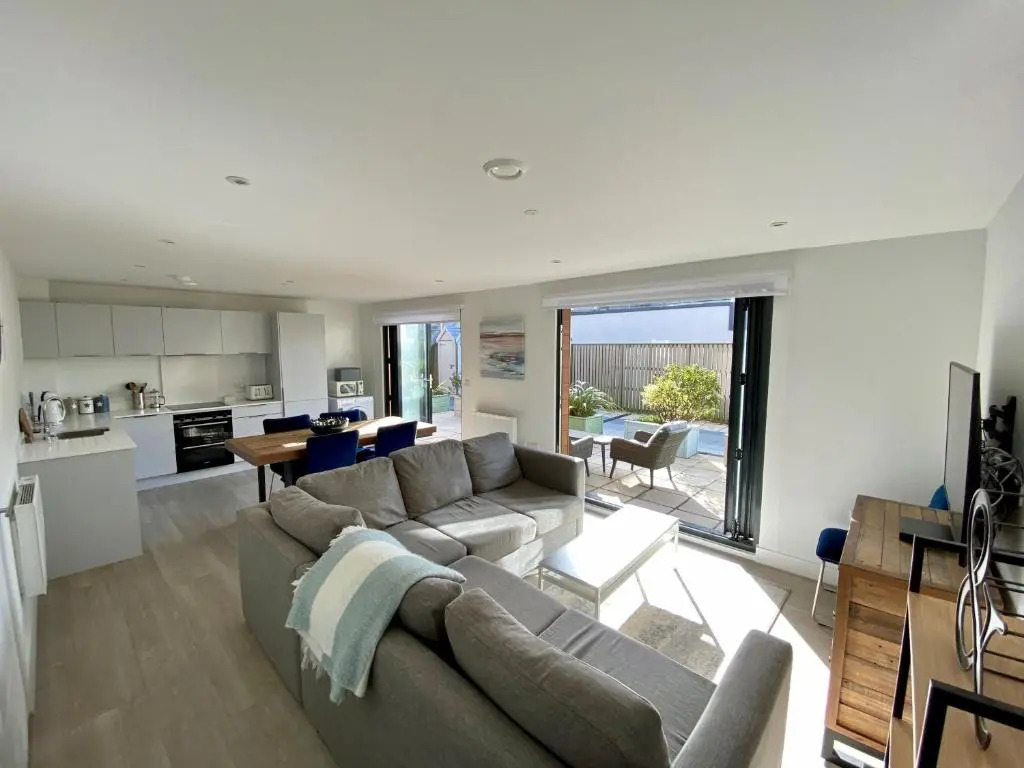3 Middlecombe - Indoor Pool & 4 min walk to Beach!