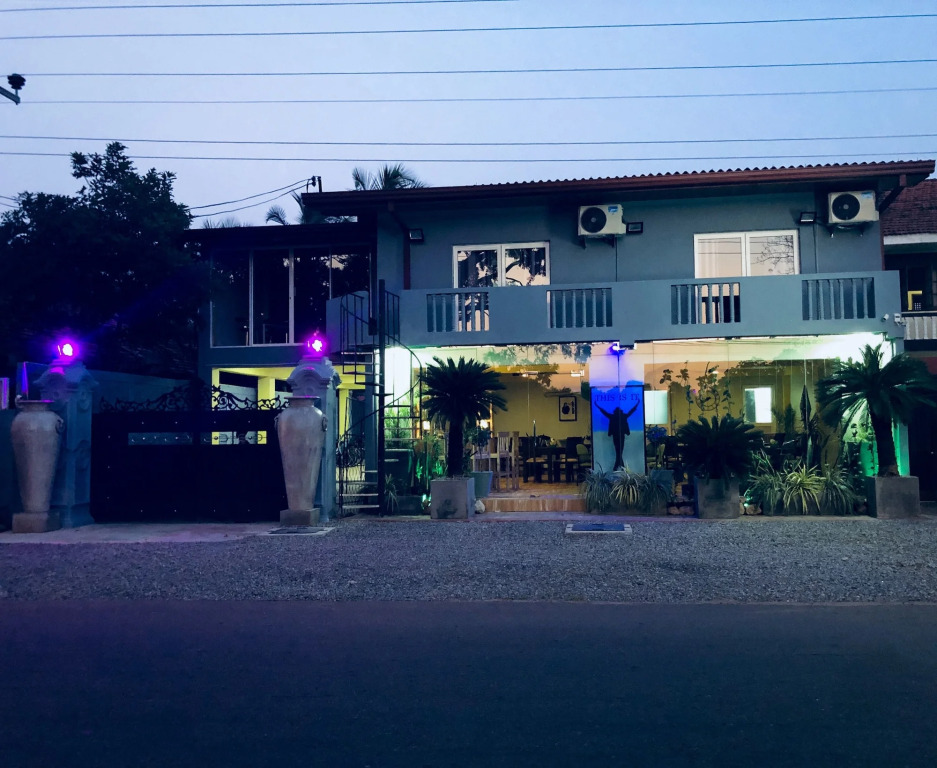 This Is It Airport Hotel and Restaurant