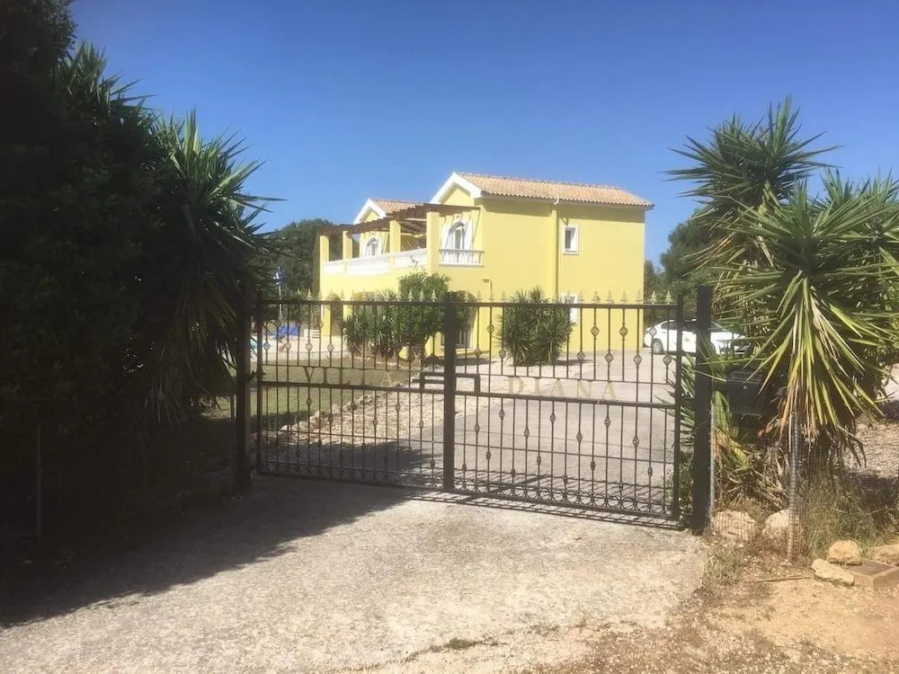 Spacious 5 Bed Villa With Pool in Kefalonia