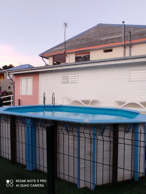 Appartement de 2 chambres a Le Moule a 800 m de la plage avec piscine partagee et jardin closa