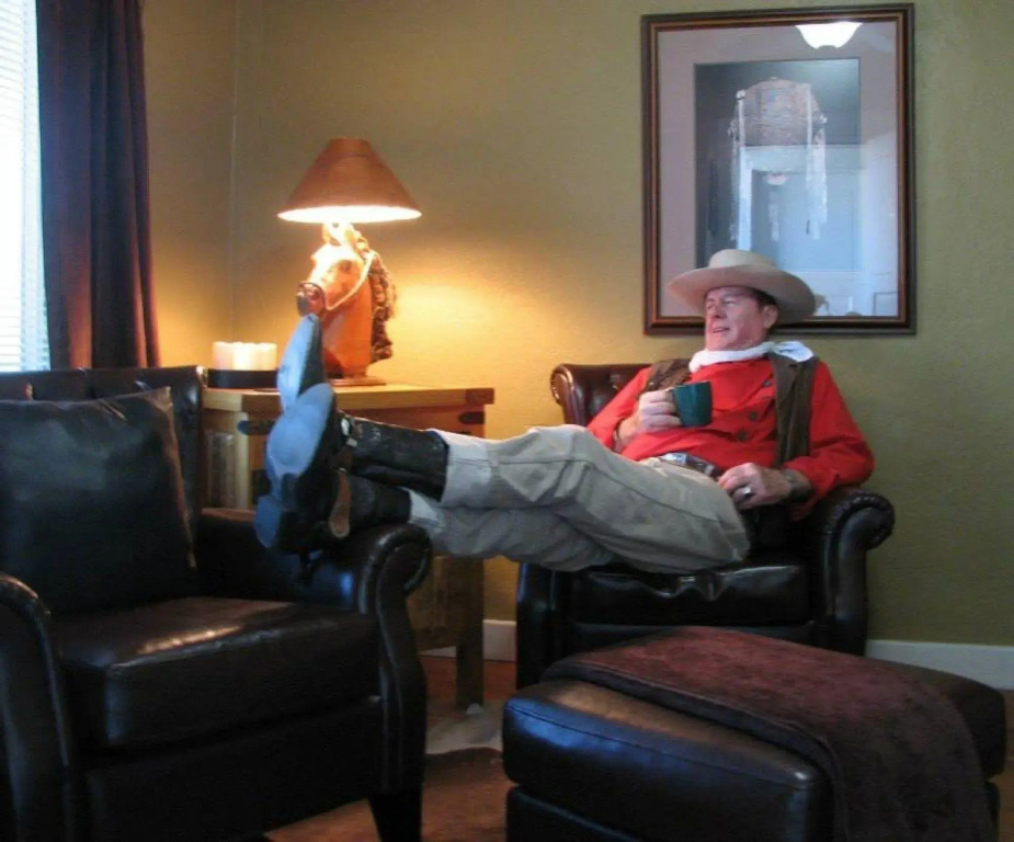 Cottonwood Hotel