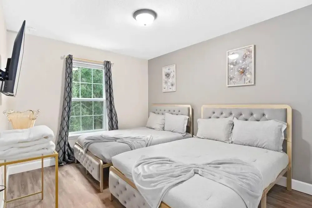 Super Calm- Sleeps 17 W Designs Close TO Parks