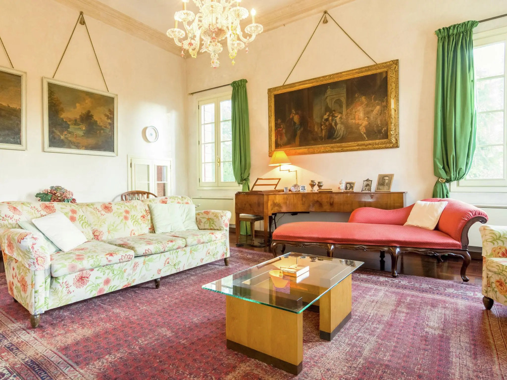 Villa in Venice with Private Pool & Park