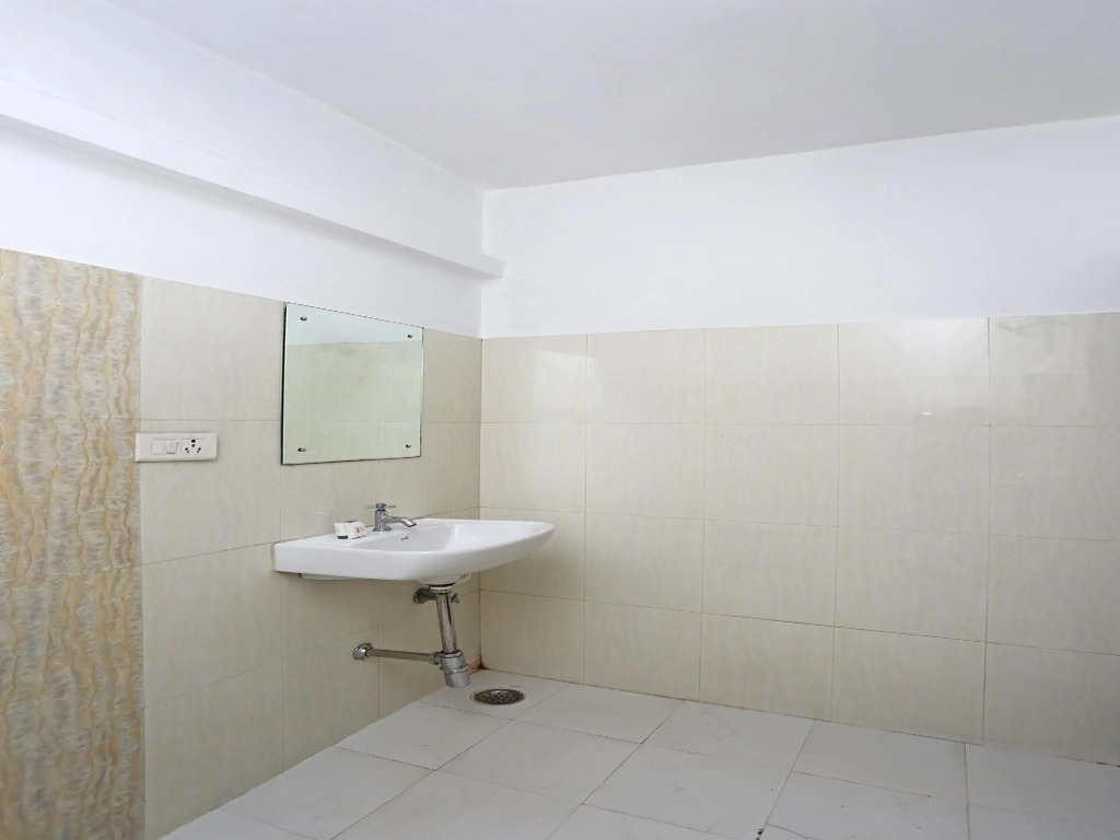 OYO 10588 Hotel Golden Square