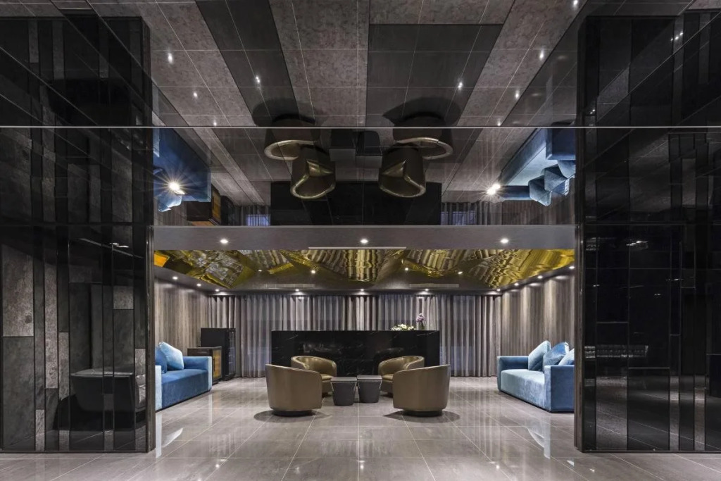 Platinum Hotel