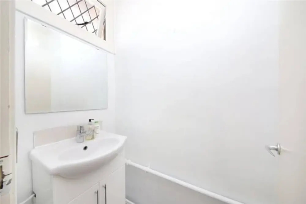 3 Bedroom Hoxton Flat Close to Bustling Shoreditch