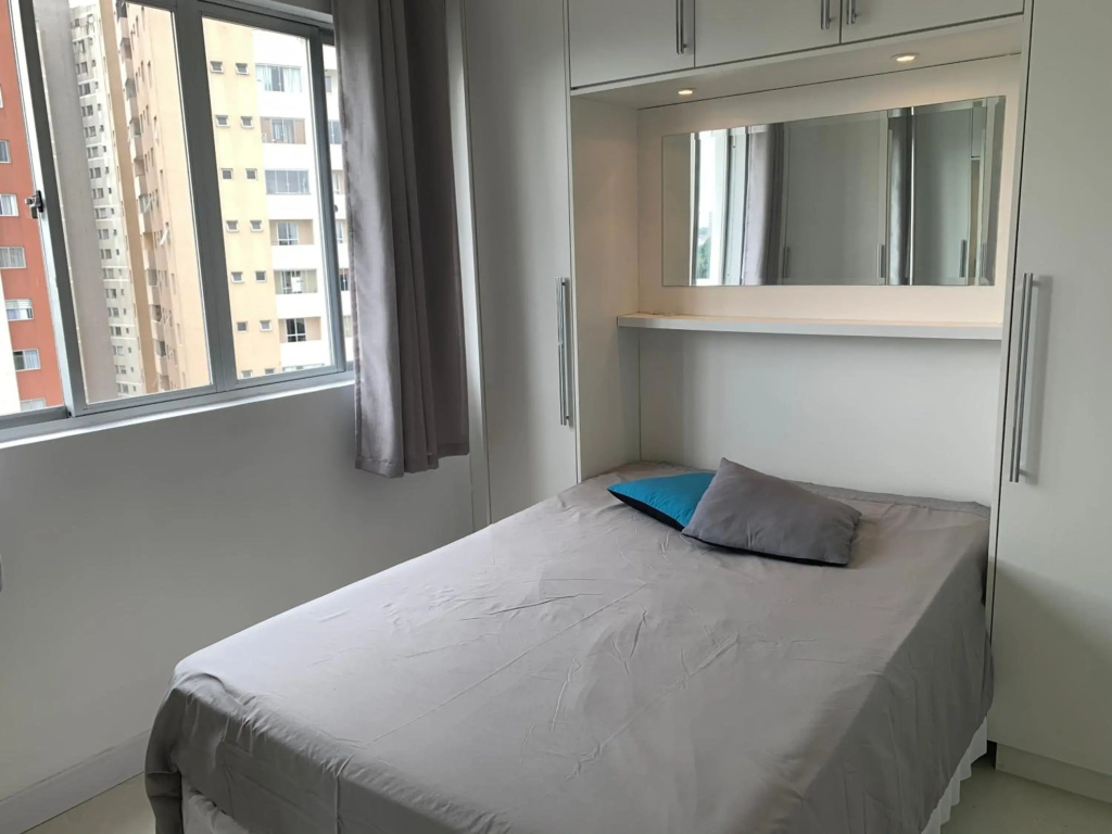 1103- Apartamento Encantador, amplo e decorado, mobiliario moderno, cozinha completa com utensílios , Excelente vista da cidade e localização privelegiada no bairro Bigorrilho