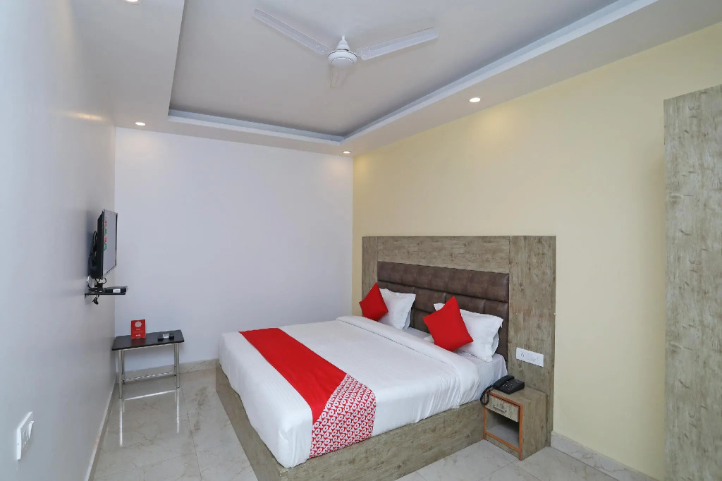 OYO 29966 Hotel Galaxy