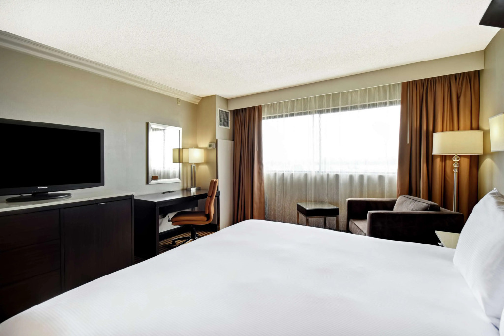 DoubleTree by Hilton Pleasanton at The Club