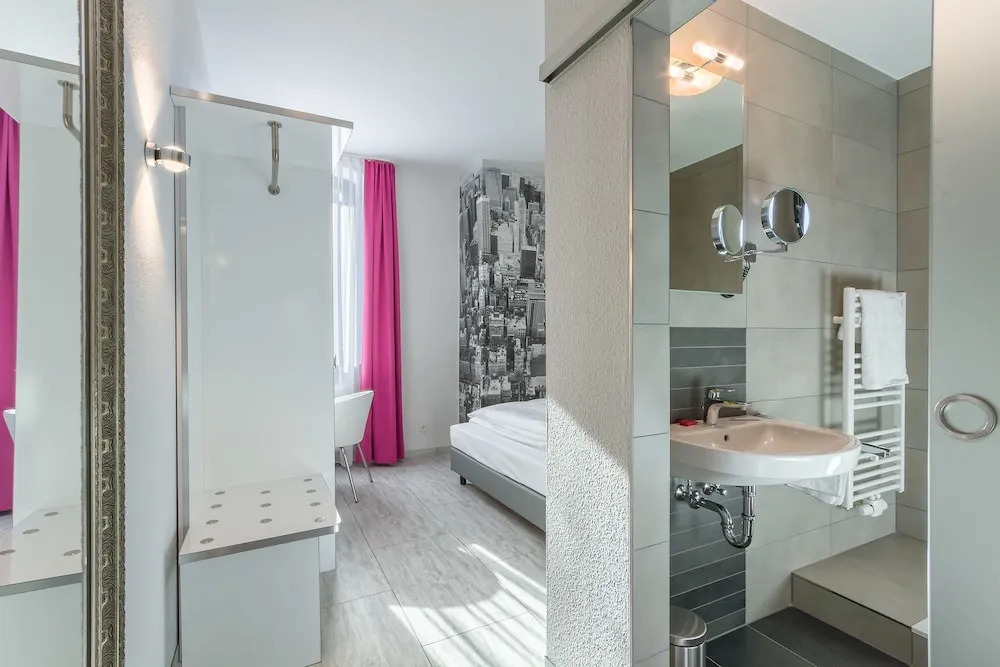 Hotel ladresse garni