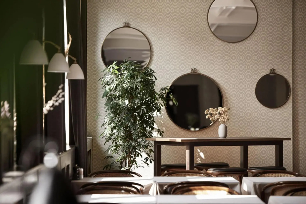 Ascot Hotel