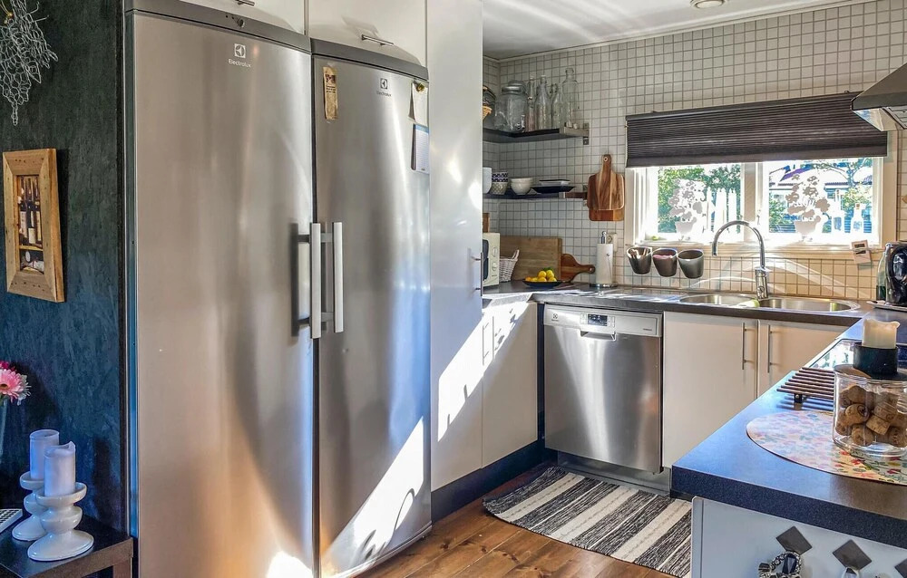5 Bedroom Stunning Home In Mellbystrand