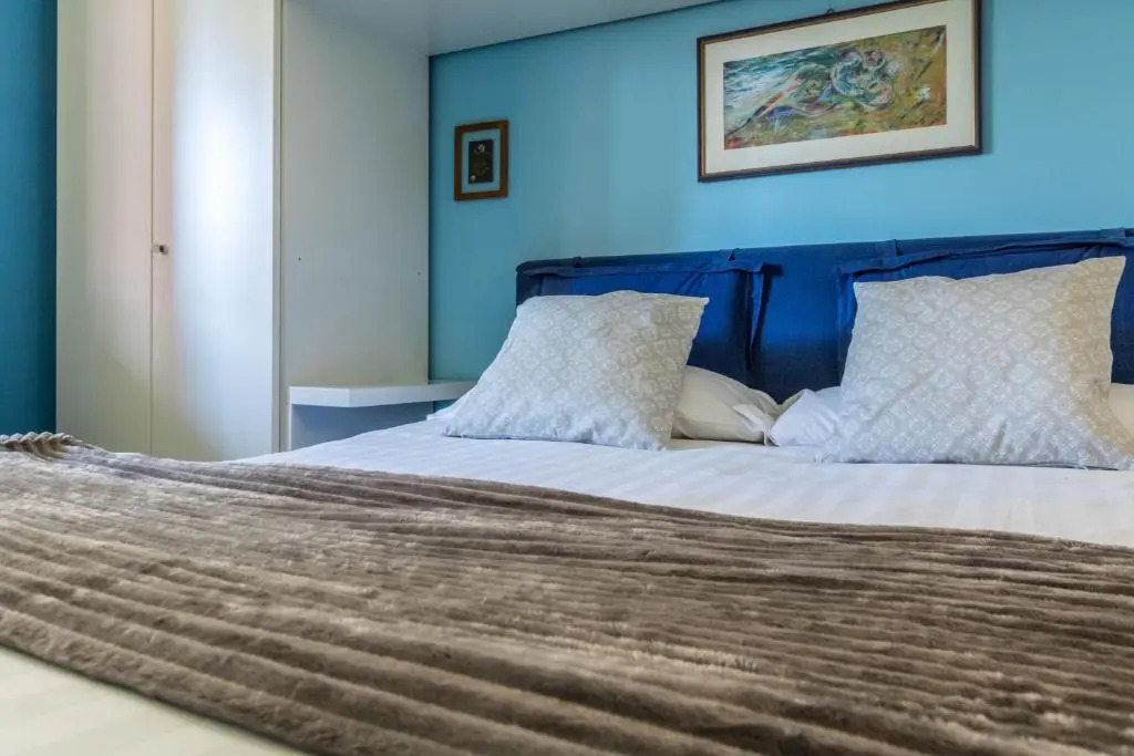 ALTIDO Quiet Apt for 4 with Terrace near train station