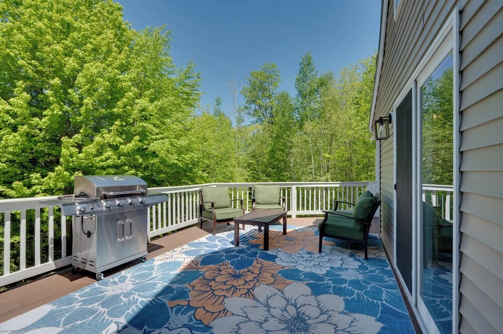 Family Ski Getaway w/ Hot Tub, Near Cranmore!